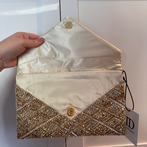 TRUE DECADENCE Envelope Clutch Bag in Gold! - Picture 6 of 7